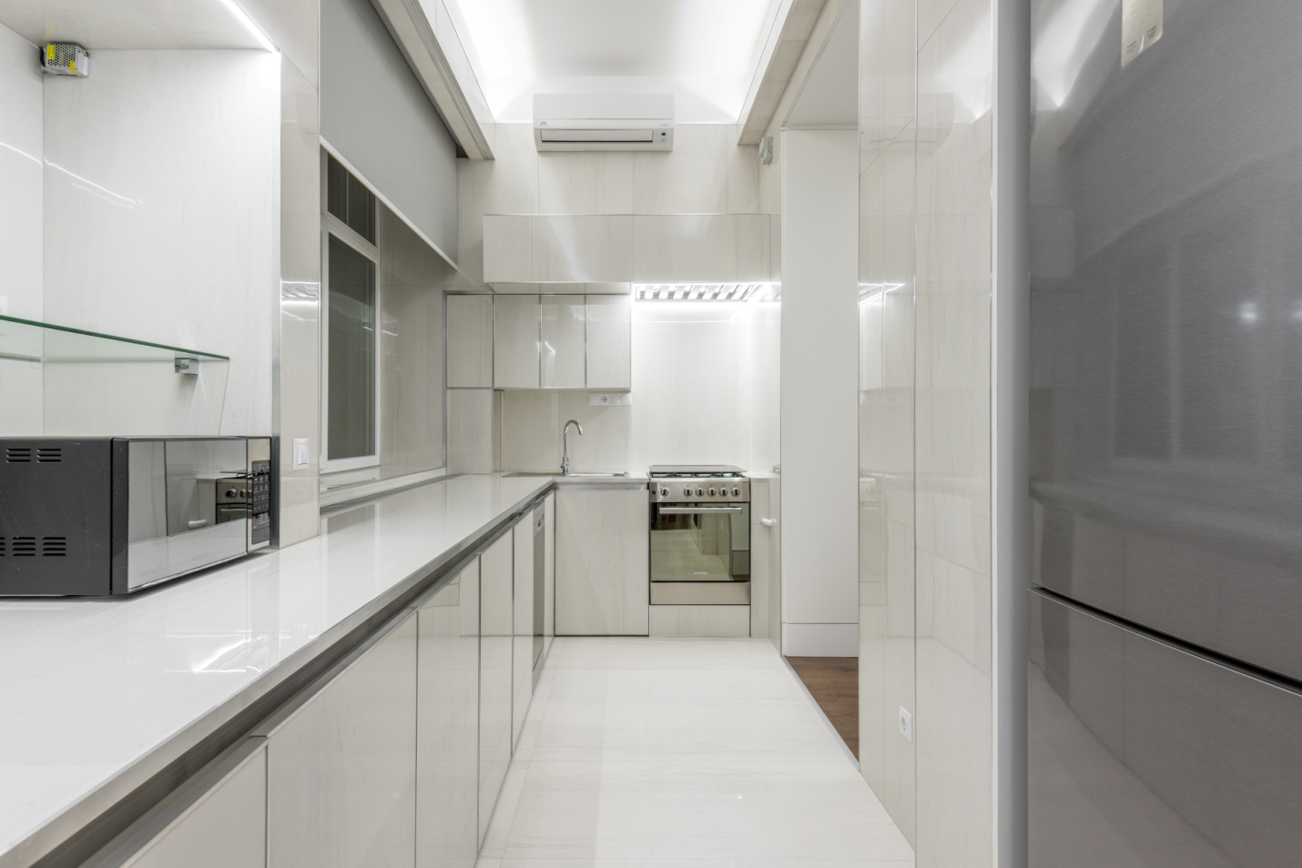  White kitchen cabinets