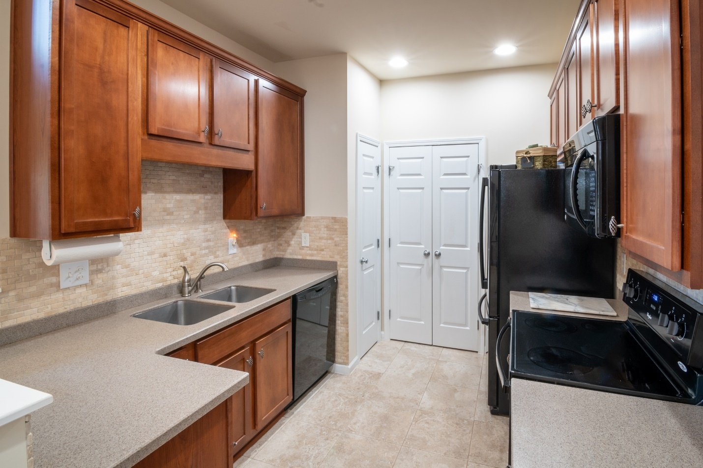 Wooden Cabinets With Laminate Counter 